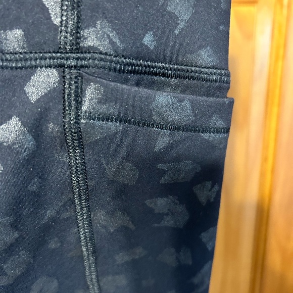 UNDER ARMOUR ATHLETIC WEAR - Picture 2 of 7